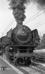 01 131 (Bw Hof) verlässt mit einem Schnellzug Stuttgart - Nürnberg (D 147 ?) den Bahnhof Backnang. (23.08.1967) <i>Foto: Burkhard Wollny</i>