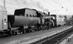 Eine unbekannte V 200 leistet der Heilbronner 38 3711 Vorspann vor einem Eilzug in Heilbronn Hbf.   (22.08.1967) <i>Foto: Burkhard Wollny</i>