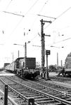 Die dieselelektrische BB 63722 der SNCF fährt über die Rheinbrücke kommend mit D 111 aus Strasbourg in Kehl ein. (09.06.1963) <i>Foto: Helmut Röth</i>