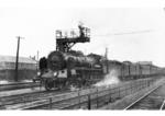 17 213 verlässt vor D 73 (Wiesbaden - HH-Altona) den Bahnhof Uelzen. (1926) <i>Foto: Werner Hubert</i>