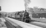 78 355 mit einem Personenzug nach Aalen auf der Remstalbahn im Bahnhof Lorch. (22.10.1967) <i>Foto: Burkhard Wollny</i>