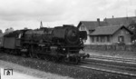 01 181 (Bw Hof) läuft vor D 147 nach Nürnberg in den Bahnhof Crailsheim ein.  (28.06.1967) <i>Foto: Burkhard Wollny</i>