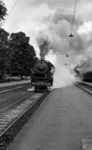 23 064 dampft aus dem Bahnhof Crailsheim - damals noch mit höhengleichen Bahnsteigzugängen ausgerüstet. Rechts steht eine weitere 23er. (28.06.1967) <i>Foto: Burkhard Wollny</i>