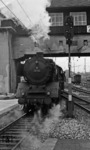 01 151 (Bw Hof) passiert als Rangierfahrt das Ausfahrsignal A 11 am Stellwerk 2 des Stuttgarter Hauptbahnhofs.  (26.05.1967) <i>Foto: Burkhard Wollny</i>