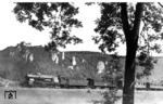 18 111 vor der Kulisse der Burg Wildenstein an der Donau. (1934) <i>Foto: DLA Darmstadt</i>