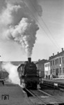 78 482 fährt mit einem Personenzug im Bahnhof Aalen ab. (20.08.1968) <i>Foto: Burkhard Wollny</i>