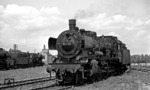 38 3369 im Bw Aulendorf. Offiziell war die Lok am 01.09.1967 nach Gremberg umstationiert worden, kehrte aber bereits am 15.09.1967 in die BD Stuttgart zurück - vermutlich hat sie das Rheinland selbst nie gesehen. (19.05.1968) <i>Foto: Burkhard Wollny</i>
