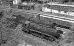 Ausgemusterte Stuttgarter P 10 am Westbahnhof in Stuttgart. Wie der Fotograf selbst bemerkte, ein Eldorado für ihn und Abenteuer pur zwischen und auf den Loks. (26.08.1967) <i>Foto: Burkhard Wollny</i>