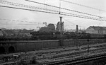 01 210 + 01 151 verlassen vor D 147 nach Nürnberg den Stuttgarter Hbf in Richtung Cannstatt. (16.06.1967) <i>Foto: Burkhard Wollny</i>