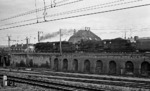 01 210 + 01 151 vor D 147 nach Nürnberg in Höhe der Wolframstraße in Stuttgart. (16.06.1967) <i>Foto: Burkhard Wollny</i>