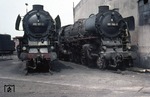 Das Mekka der Eisenbahnfreunde aus aller Welt war die letzte Schnellzughochburg der DB in Rheine. Im Bw warten 012 055-0 (01 1055) und 012 101-2 (01 1101) auf den nächsten Einsatz. (19.05.1972) <i>Foto: Dirk W. Kupfer</i>