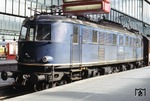 118 039 mit einem Eilzug in Stuttgart Hbf. (18.06.1979) <i>Foto: Alan Brack</i>