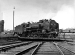 38 1016 auf der von Hand bedienten Drehscheibe des Bw Ljubotin in der Nähe Charkows. (1943) <i>Foto: RVM (Steiner)</i>