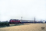 Eine unbekannte V 200 befördert den Rheingoldzug bei Vorde am Niederrhein. (1966) <i>Foto: H.D.Kremer</i>