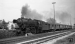 23 062 verlässt mit einem Nahverkehrszug nach Crailsheim den Bahnhof Aalen. (13.05.1968) <i>Foto: Burkhard Wollny</i>