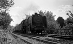 01 226 vor D 109, den sie in Helmstedt übernommen hat, kurz vor Berlin-Wannsee. (25.07.1968) <i>Foto: Burkhard Wollny</i>