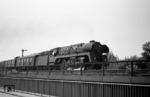 01 504 vom Bw Wittenberge vor D 163 aus Hamburg bei Berlin-Wannsee. Als einzige Lok der Baureihe 01.5 besaß 01 504 einen Giesl-Flachejektor. (22.07.1968) <i>Foto: Burkhard Wollny</i>