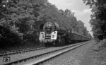 01 520 kurz vor der Grenze zwischen Westberlin und der DDR im Düppeler Forst bei Berlin-Kohlhasenbrück auf dem Weg nach Hamburg. (27.07.1968) <i>Foto: Burkhard Wollny</i>