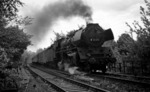 03 096 vor einem Schnellzug aus Hamburg bei Berlin-Wannsee. (24.07.1968) <i>Foto: Burkhard Wollny</i>
