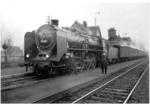 39 061 wartet mit ihrem Personenzug im Bahnhof Liblar auf Weiterfahrt in die Eifel. (1928) <i>Foto: RBD Köln</i>
