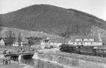 41 349 (Bw Siegen) mit P 1242 an der Lenne bei Altenhundem. (01.05.1951) <i>Foto: Carl Bellingrodt</i>