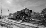 23 076 verlässt im schönsten Abendlicht den Bahnhof Öhringen in Richtung Heilbronn. (16.06.1968) <i>Foto: Burkhard Wollny</i>