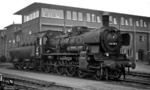 038 095-6 (38 3095) vor der Lokleitung im Bw Heilbronn. (14.09.1968) <i>Foto: Burkhard Wollny</i>