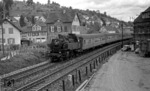 64 271 läuft mit einem Eilzug aus Aalen in Schwäbisch Gmünd ein. (28.08.1968) <i>Foto: Burkhard Wollny</i>