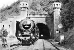 45 002 auf Werksprobefahrt bei Cuxhagen. (1937) <i>Foto: RVM</i>