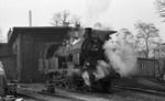 78 306 vom Bw Aalen vor dem Schuppen der Lokstation Schorndorf. (16.12.1968) <i>Foto: Burkhard Wollny</i>