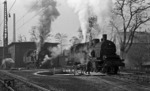 078 482 und 78 306 dampfen an einem kalten Wintertag in der Lokstation Schorndorf vor sich hin. (16.12.1968) <i>Foto: Burkhard Wollny</i>