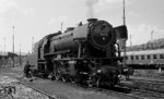 23 060 auf der Ausschlackgrube im Bw Stuttgart. (10.06.1968) <i>Foto: Burkhard Wollny</i>