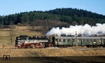 Jahrzehnte lang prägten solche Züge das Bild auf der Nebenbahn Neumarkt - Beilngries. Zum Abschied verkehrte 86 457, hier mit Sonderzug E 19694 nach Neumarkt, nochmals auf der Strecke. (21.02.1988) <i>Foto: Wolfgang Bügel</i>