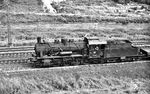 56 494 vom Bw Essen Nord rollt mit einem Bauzug auf "falschem Gleis" den Heißener Berg hinab. (08.1958) <i>Foto: Karl-Ernst Maedel</i>