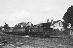 78 088 (Bw Köln-Deutzerfeld) verlässt mit einem Personenzug nach Au/Sieg den Bahnhof Porz-Wahn. (1956) <i>Foto: Robin Fell</i>