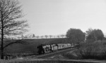 044 463 (44 463) rollt mit einem Durchgangsgüterzug bei Weinsberg dem Zielbahnhof Heilbronn entgegen. (15.01.1972) <i>Foto: Burkhard Wollny</i>