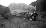 Die Erfurter 01 0501 und 0530 vor D 197 bei Hönebach auf dem Weg zur innerdeutschen Grenze. (06.05.1972) <i>Foto: Burkhard Wollny</i>