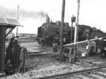 38 3279 wartet an einem Bahnübergang in Braunschweig. (11.1944) <i>Foto: RVM (Hollnagel)</i>