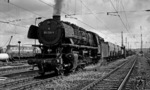 044 332-5 (44 332) während der Bremsprobe vor einem Güterzug nach Rottweil im Bahnhof Böblingen. (10.05.1969) <i>Foto: Burkhard Wollny</i>