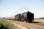 Mit 120 km/h befördert 01 2204 vom Bw Dresden einen Schnellzug aus Berlin bei Böhla. (28.05.1977) <i>Foto: Colin Brack</i>