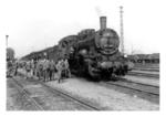 57 1987 mit einem Truppentranportzug in Krakau. (1942) <i>Foto: RVM (Bandelow)</i>