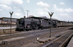 41 048 + 01 172 vor einem Schnellzug in Osnabrück Hbf.  (04.1953) <i>Foto: F.R.Dierkes</i>