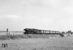 023 005 vor E 1964 (Schwäbisch Hall-Hessental - Heilbronn) am Einfahrvorsignal von Gailenkirchen. (04.10.1969) <i>Foto: Burkhard Wollny</i>