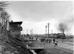 57 3245 wartet mit einem Truppentransportzug auf Ausfahrt in Snamenka. (1943) <i>Foto: RVM (Steiner)</i>