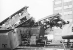 Rangierunfall in der Ilseder Hütte bei Peine: Eine vom Ablaufberg zurückrollende Wagengruppe traf die dort rangierende pr. T 16.1. (22.05.1955) <i>Foto: Hans Berkowski</i>