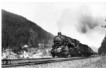 58 1833 mit einem Sonderzug bei Lauenstein im Frankenwald. (1936) <i>Foto: Hermann Maey</i>