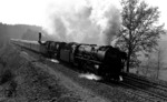 001 190 + 001 180 haben es vor D 853 am Einfahrsignal von Marktschorgast fast geschafft. (09.04.1971) <i>Foto: Burkhard Wollny</i>