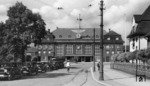 Nach der Rückkehr des Saargebiets in das Deutsche Reich im Jahre 1935, zeigten die Abstimmungsgewinner an öffentlichen Gebäuden wie hier dem Empfangsgebäude von Neunkirchen/Saar unverholen, wer die Wahl gewonnen hatte. (1935) <i>Foto: RVM</i>