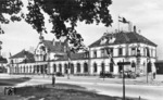 Das stattliche Empfangsgebäude von Rastatt an der Rheintalstrecke zwischen Karlsruhe und Baden-Baden. Gleichzeitig beginnt hier die Murgtalbahn nach Freudenstadt. (1938) <i>Foto: RVM</i>