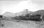 Die Innsbrucker E 45 111 leistet E 44 077 (Bw Garmisch) Vorspann vor E 160 bei Klais. (1951) <i>Foto: Carl Bellingrodt</i>